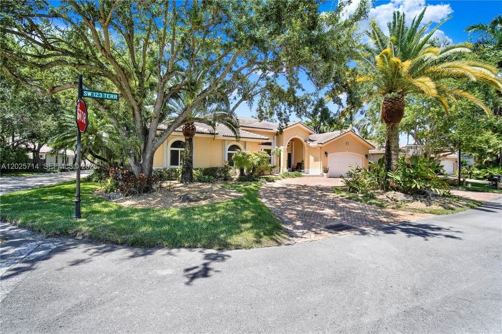 4+1 Müstakil ev — 9563 SW 123rd Ter