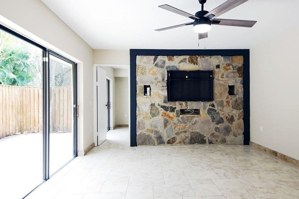 3+1 Condo — 1700 Embassy Drive Apt 402