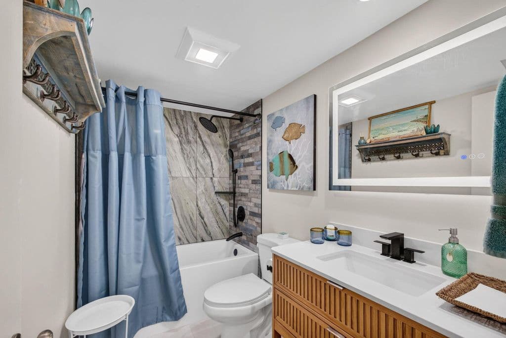 1+1 Condo — 100 Paradise Harbour Boulevard #307