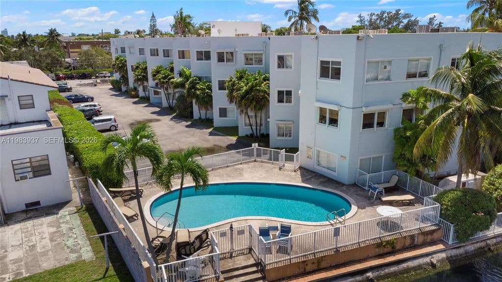 1+1 Condo — 1185 Marseille Dr APT 202