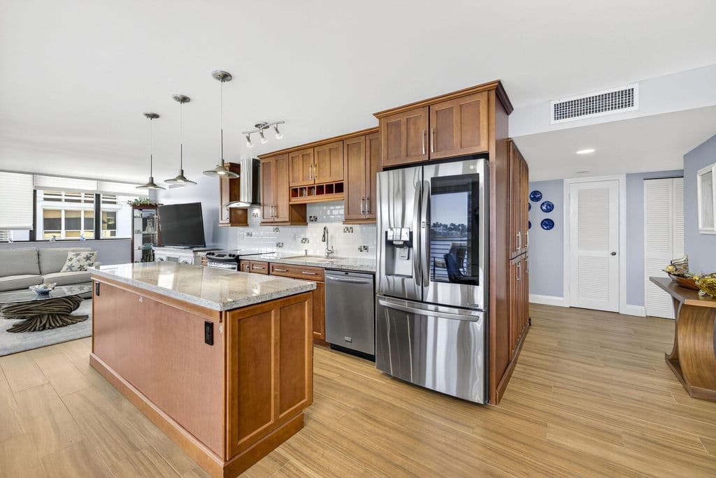 2+1 Condo — 900 NE SPANISH RIVER Boulevard #2w