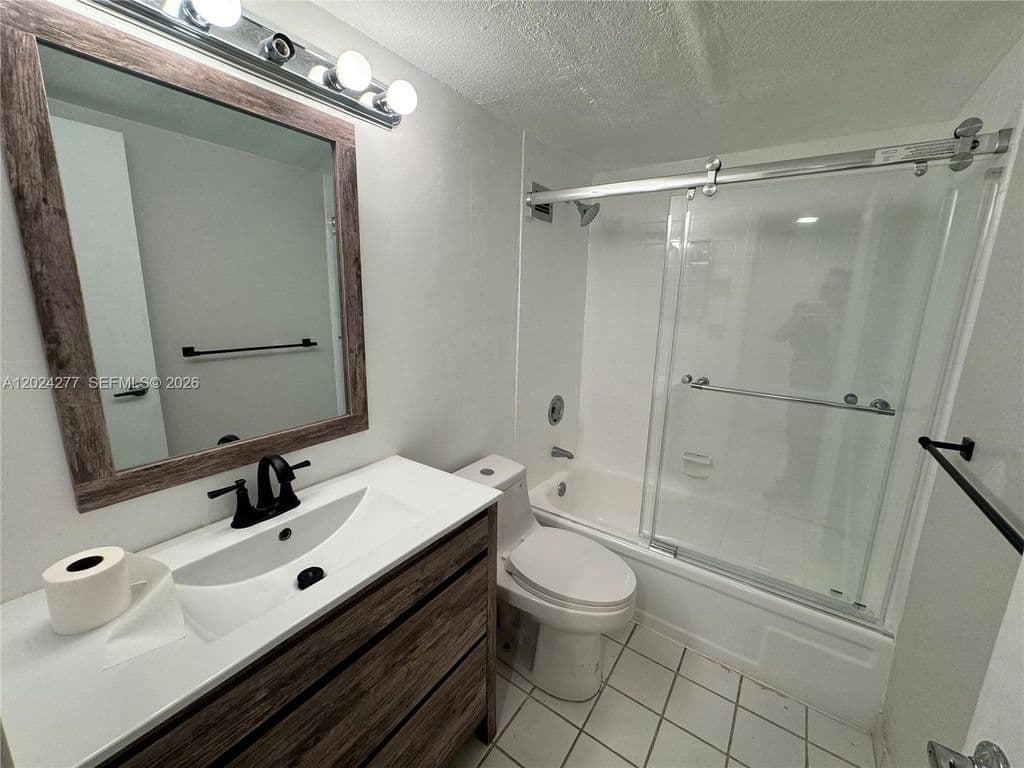 1-bedroom Condo — 1650 NE 115th St APT 609