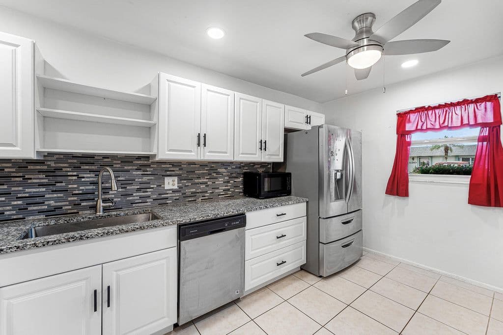 2+1 Condo — 2638 GATELY Drive E #125