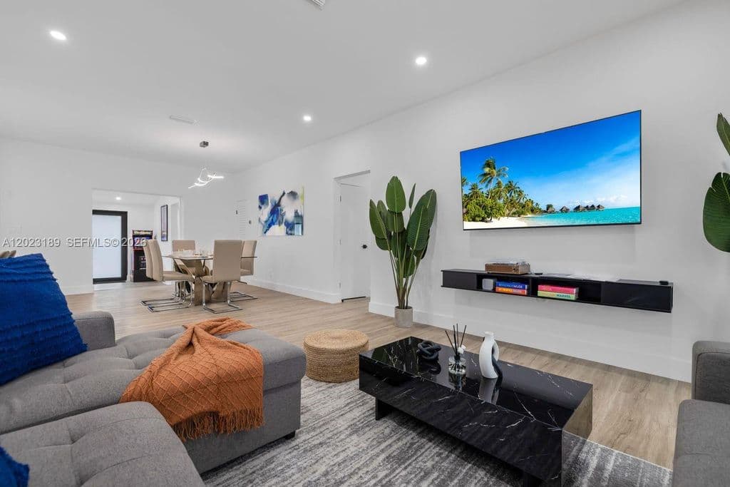 5-bedroom Single-Family Home — 121 NW 53rd St
