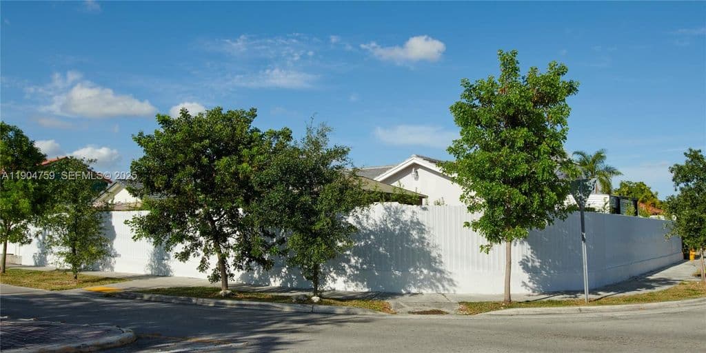 5+1 Müstakil ev — 2980 SW 141st Ct