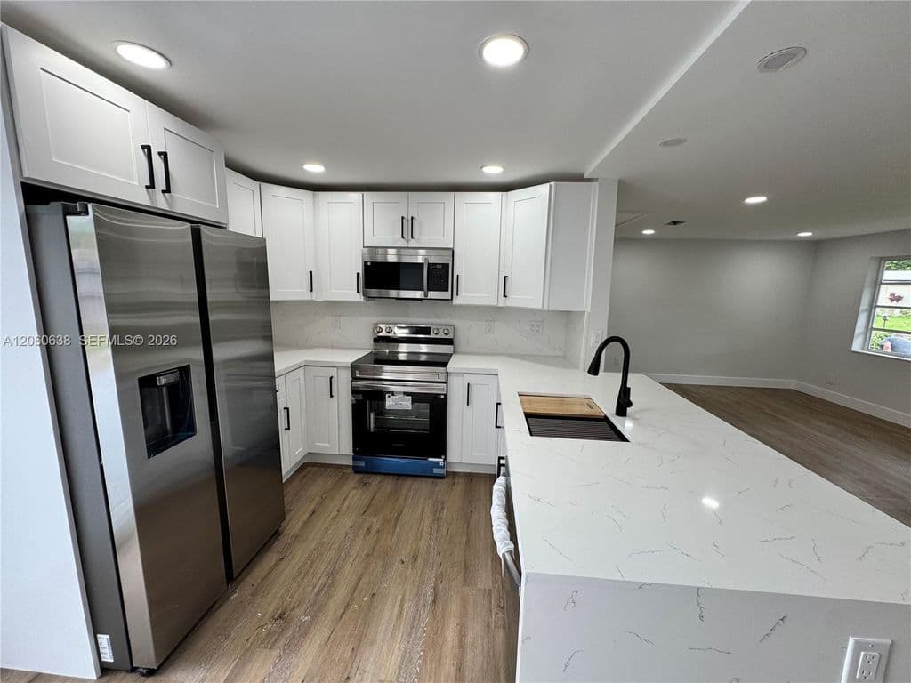 4+1 Müstakil ev — 4715 SW 23rd St