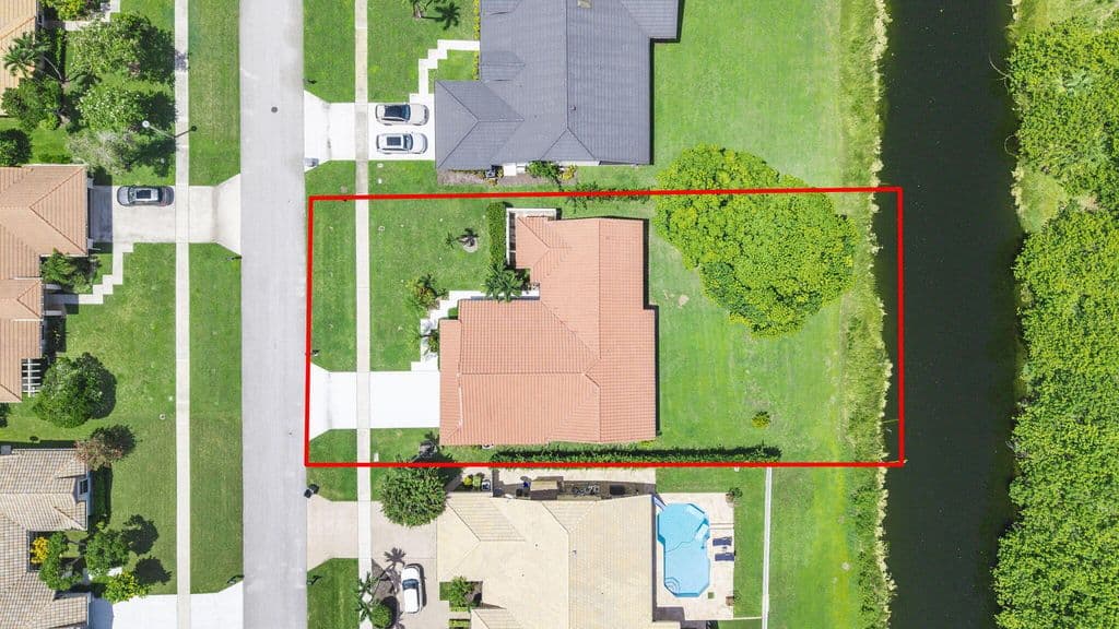 4-bedroom Single-Family Home — 11294 ISLAND LAKES Lane