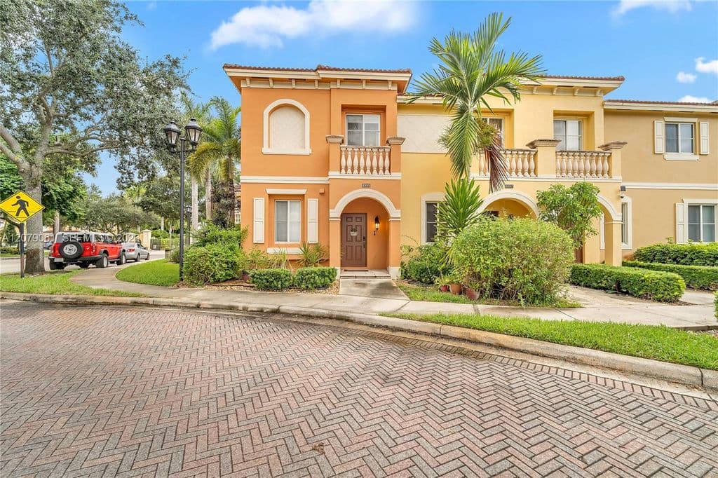 3-bedroom Property — 8999 SW 18th St #1401