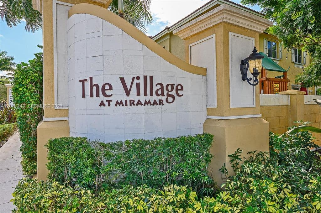 4+1 Mülk — 1810 SW 91st Ave