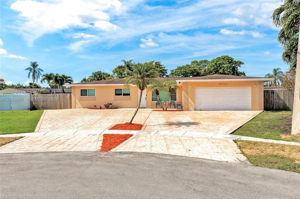 5+1 Müstakil ev — 1600 NW 120th Ave