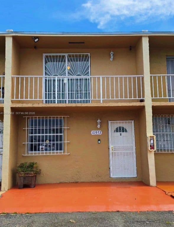 2+1 Condo — 10972 SW 4th St #J2