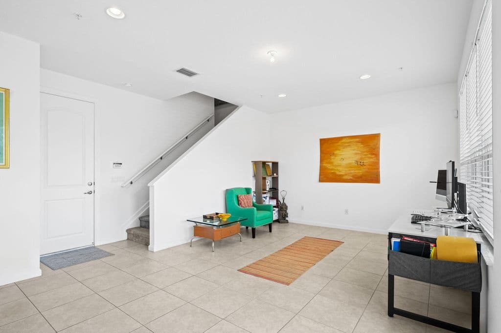 3-bedroom Property — 2900 NE 12th Terrace #25