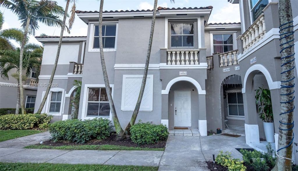 3-bedroom Condo — 14046 SW 49th St #16