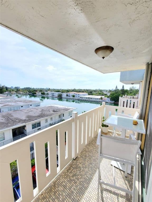 1+1 Condo — 7900 Tatum Waterway Dr APT 502