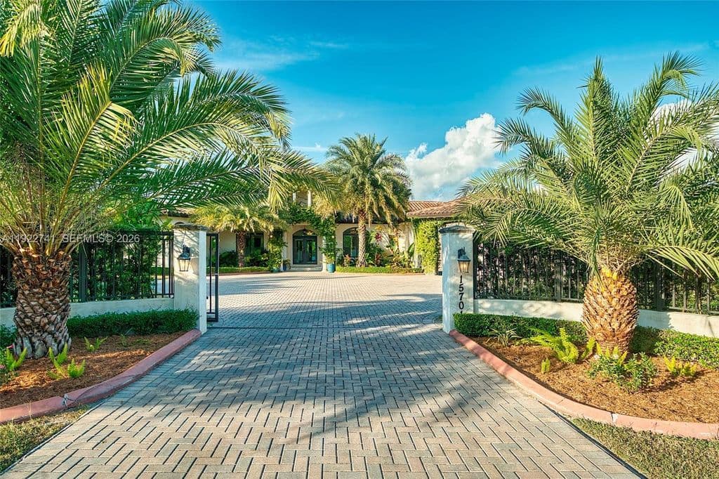 4-bedroom Single-Family Home — 15701 SW 254th St