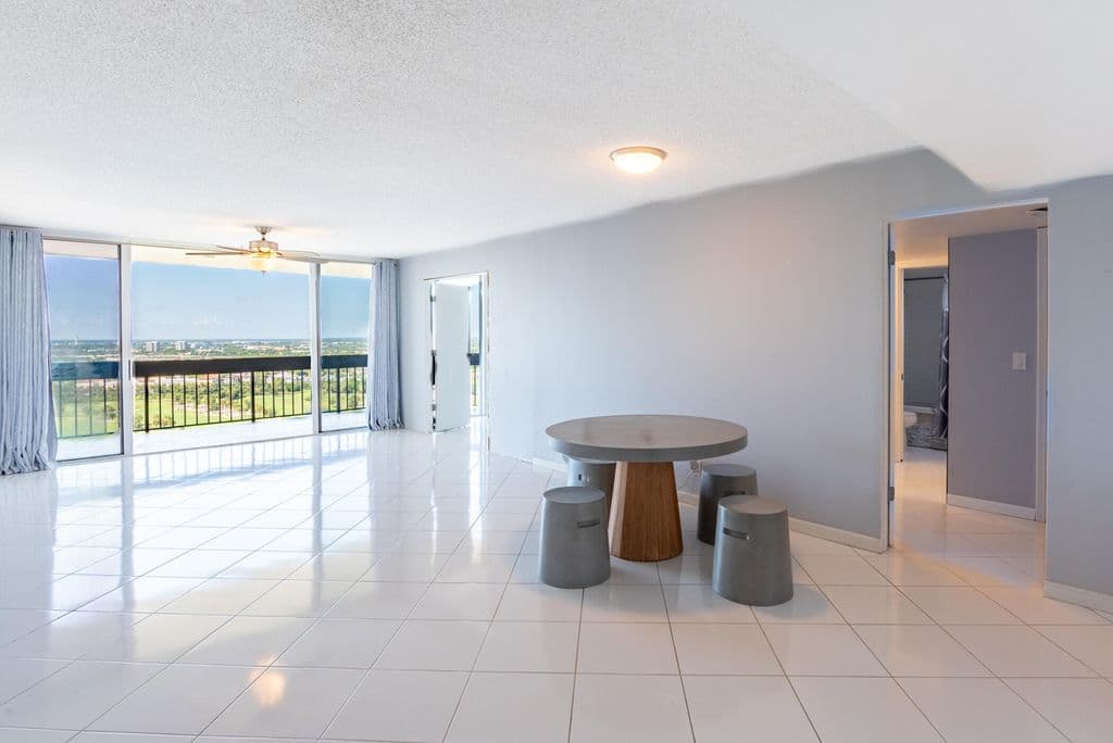 2-bedroom Condo — 2400 PRESIDENTIAL Way #PH6