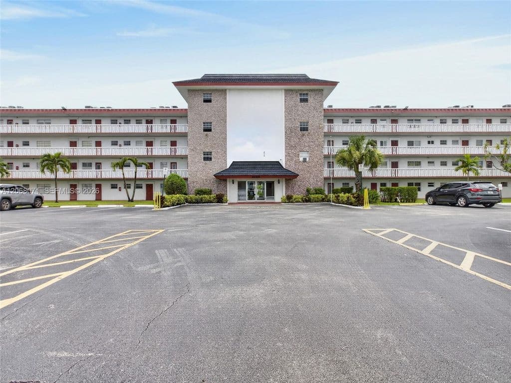 2-bedroom Condo — 4140 NW 44th Ave APT 408