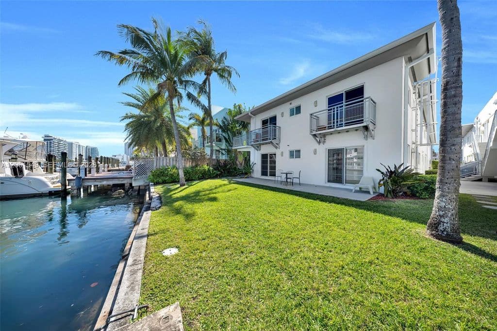 2+1 Condo — 6905 Bay Dr APT 16
