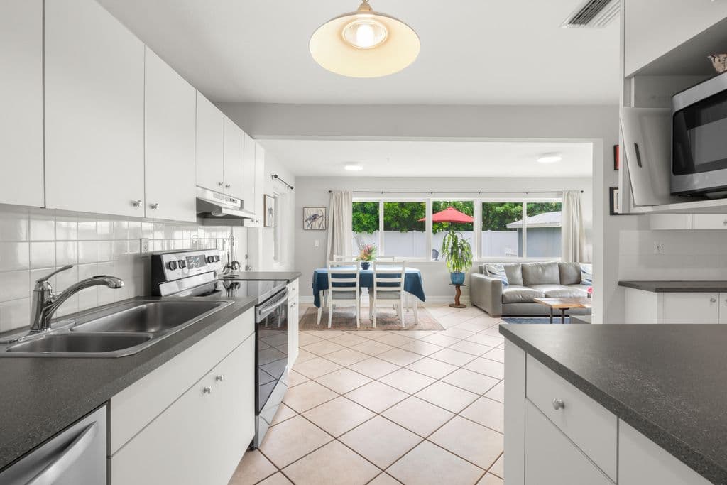 2-bedroom Single-Family Home — 4761 NE 2ND Terrace