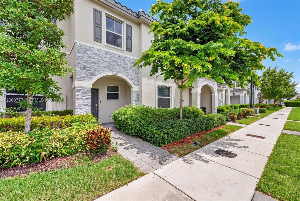 3-bedroom Property — 1586 SE 27th Ter #1586