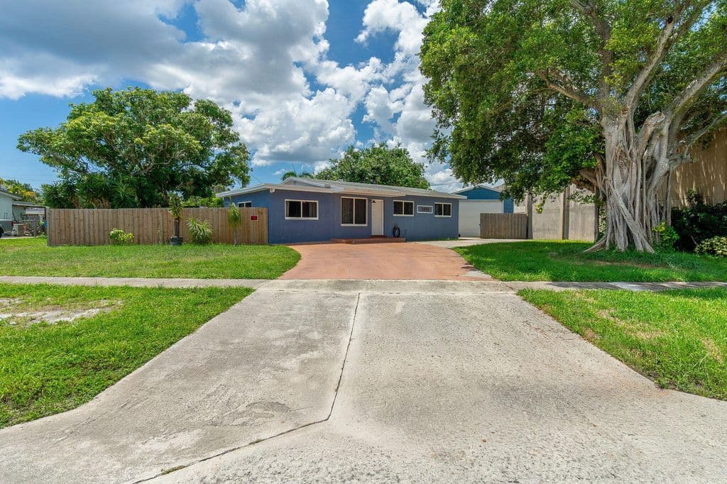 3+1 Müstakil ev — 1446 W DREW Street