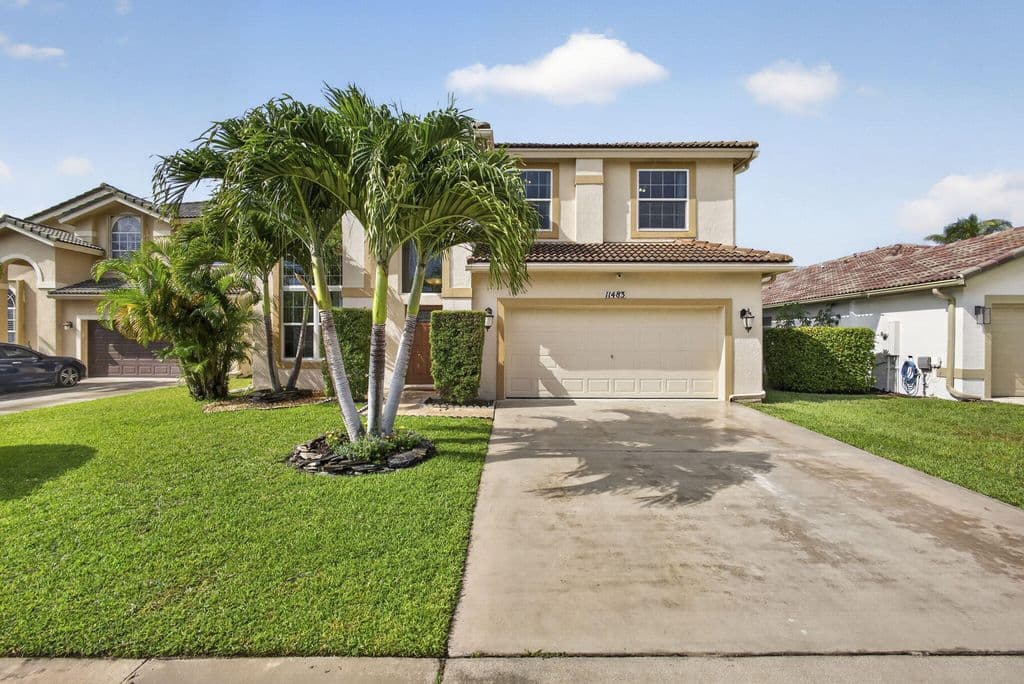 4-bedroom Single-Family Home — 11483 Beacon Pointe Lane