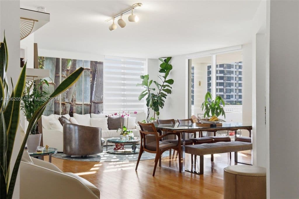 2+1 Condo — 701 Brickell Key Blvd APT 610