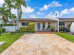 3-bedroom Townhouse — 2018 SW 103rd Ct, Miami, 33165