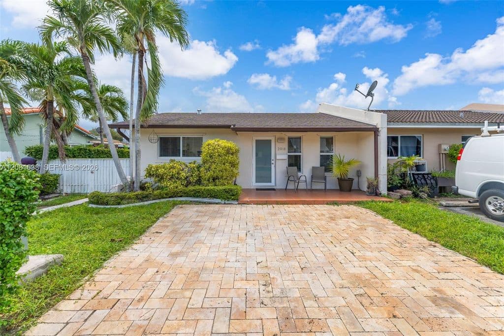 3-bedroom Property — 2018 SW 103rd Ct