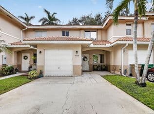 2-bedroom Townhouse — 4950 PALM GARDEN Lane, Davie, 33314