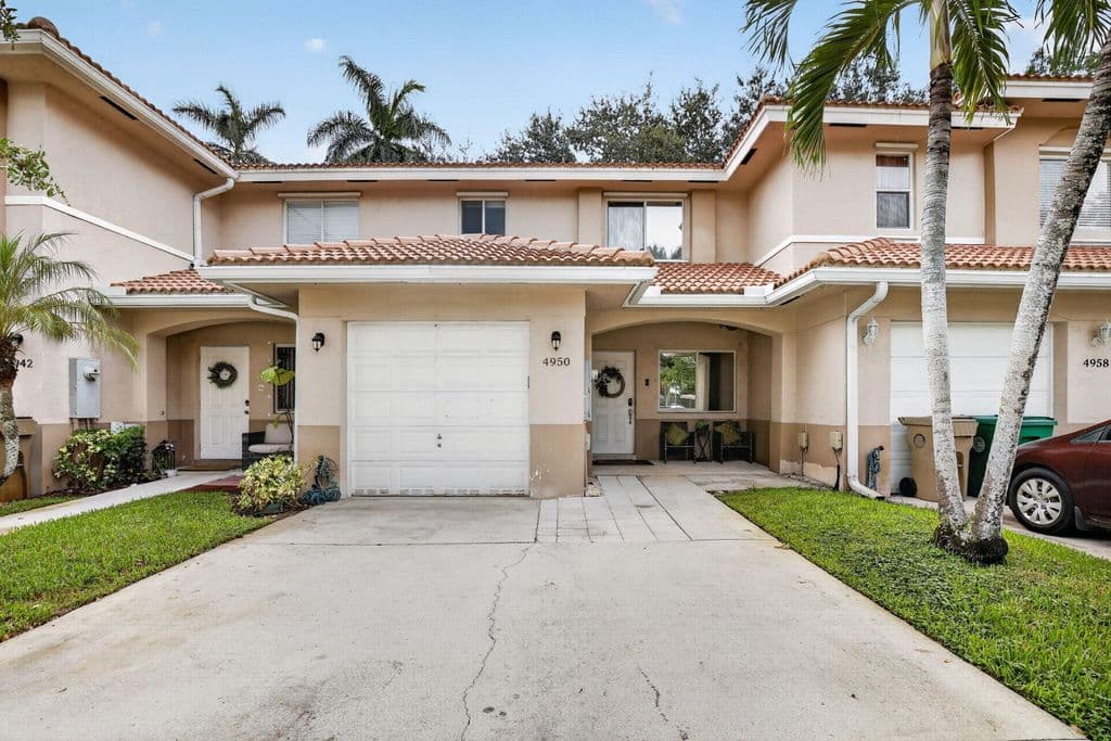 2-bedroom Property — 4950 PALM GARDEN Lane