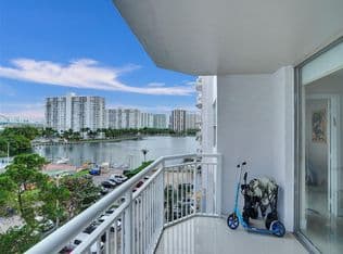 3+1 Condo — 18061 Biscayne Blvd APT 502, Aventura, 33160