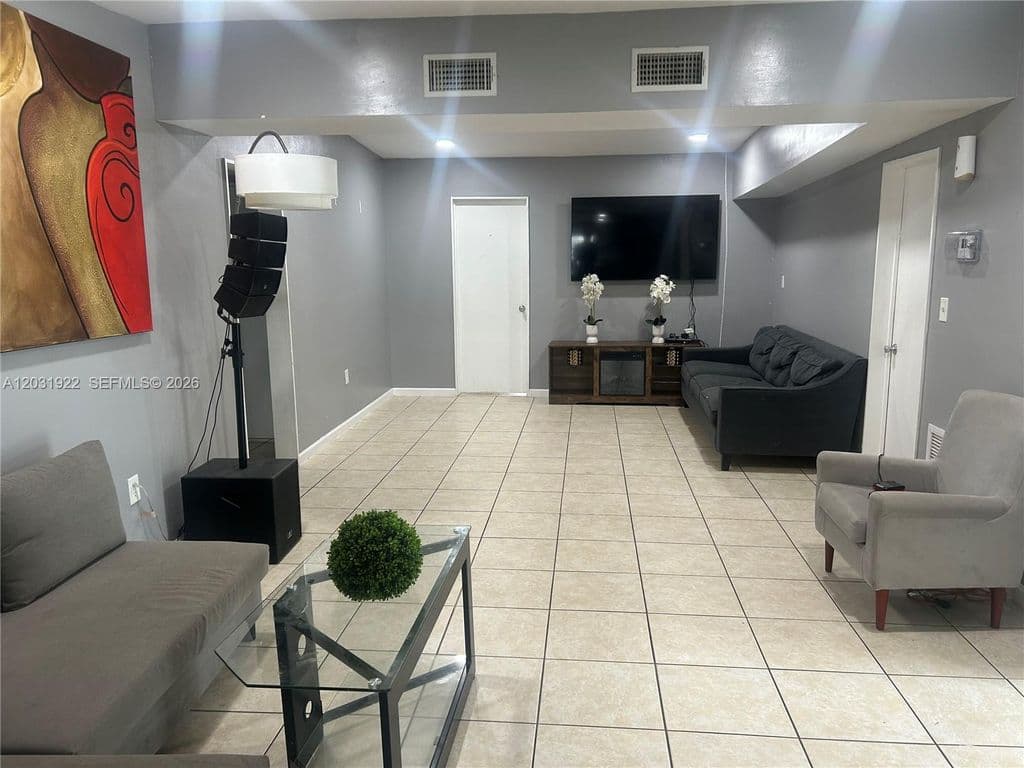 5-bedroom Single-Family Home — 5808 NW 20th St