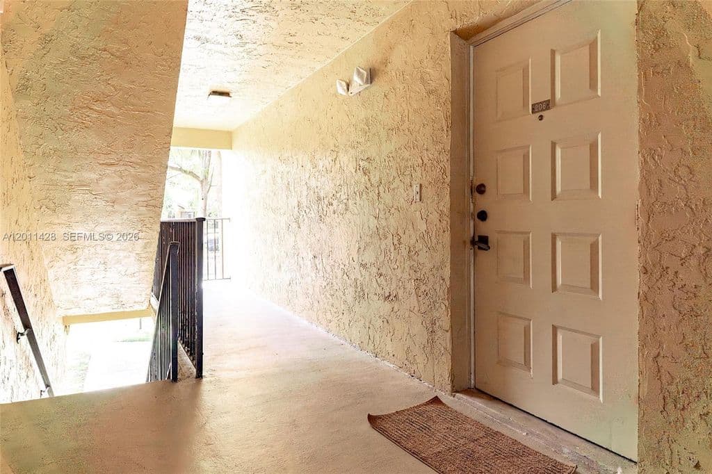 2+1 Condo — 3083 N Oakland Forest Dr APT 206