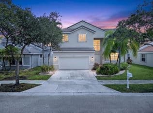 4-bedroom Single-Family Home — 1012 Cedar Falls Dr, Weston, 33327