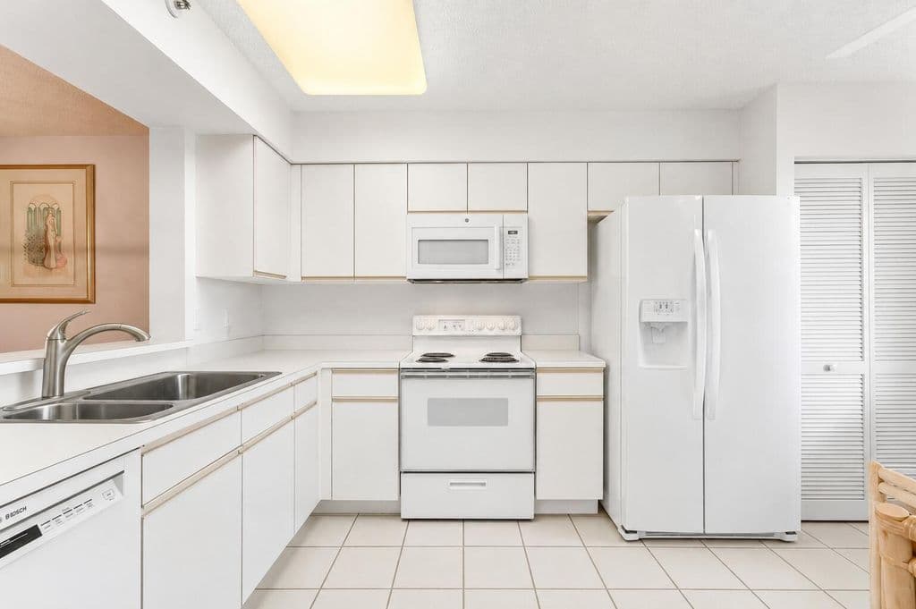 2-bedroom Condo — 14111 Royal Vista Drive #407