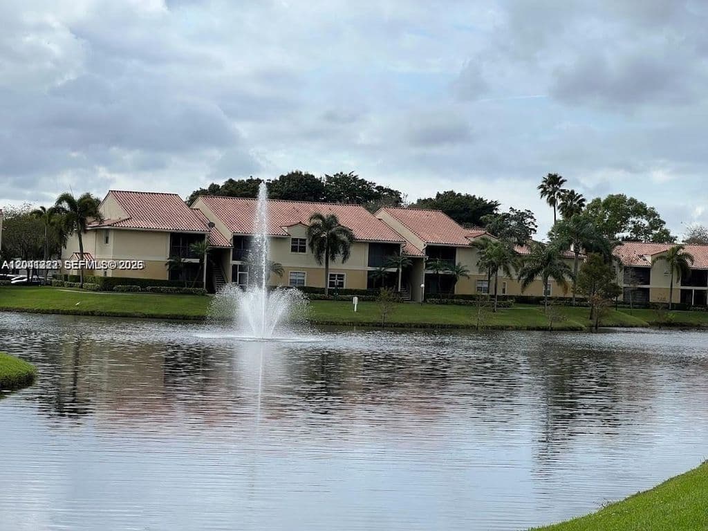 1-bedroom Condo — 1227 SW 46th Ave APT 304