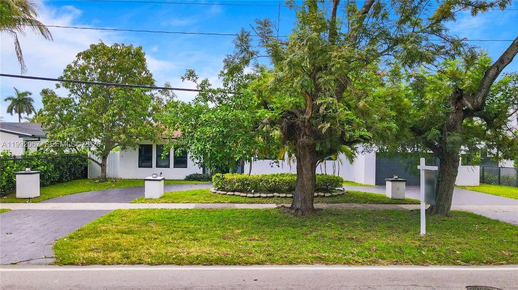 4+1 Müstakil ev — 1850 NE 199th St
