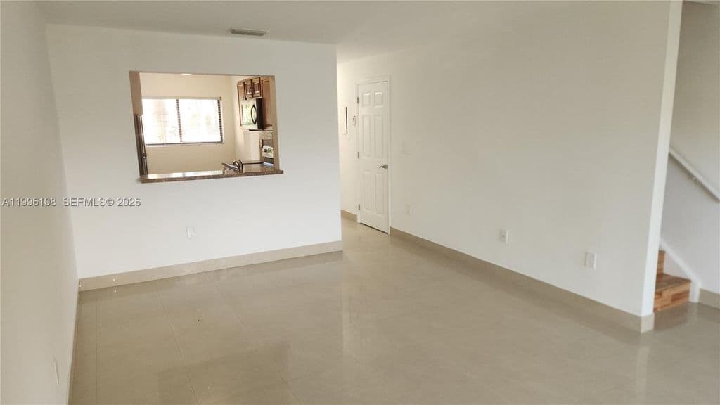 2-bedroom Property — 210 Palm Cir E