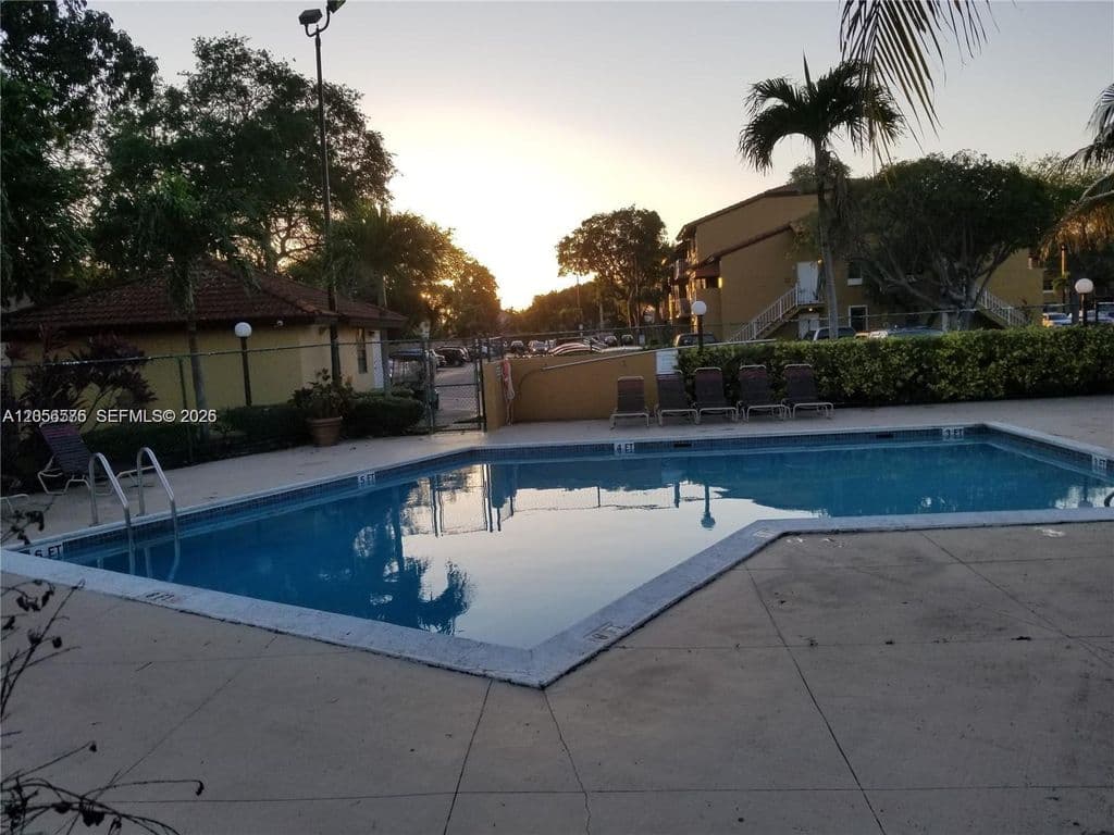 2+1 Condo — 15650 SW 80th St #F-207