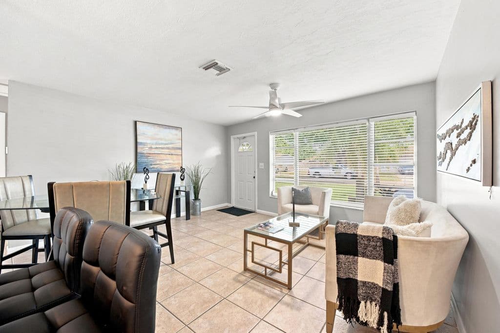 2-bedroom Single-Family Home — 2610 NE 8th Avenue