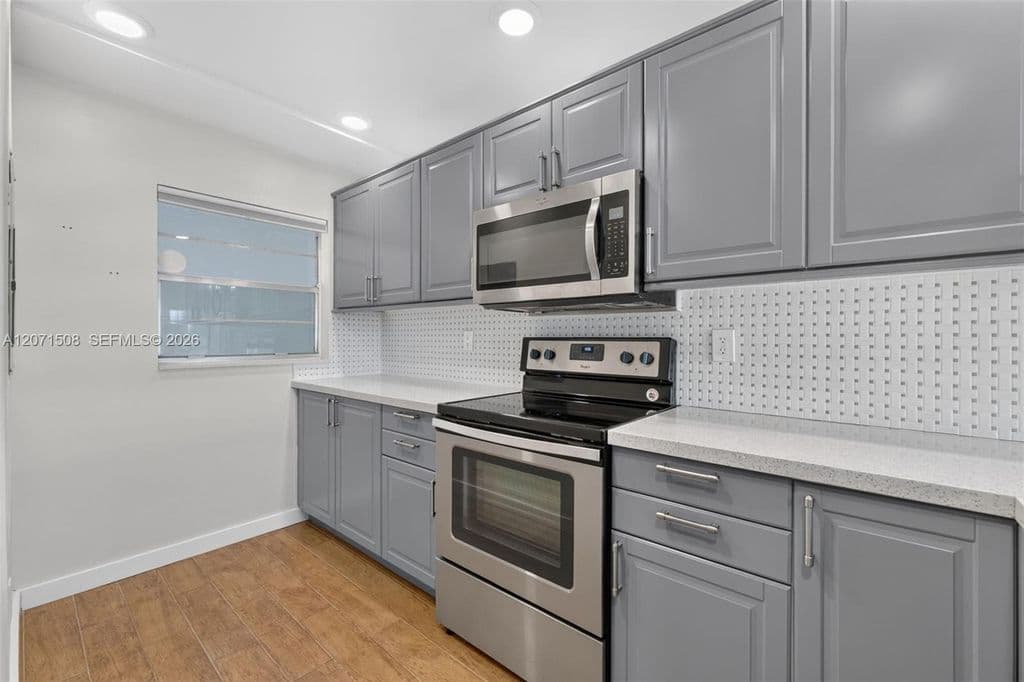 2-bedroom Condo — 9440 Poinciana Pl APT 302