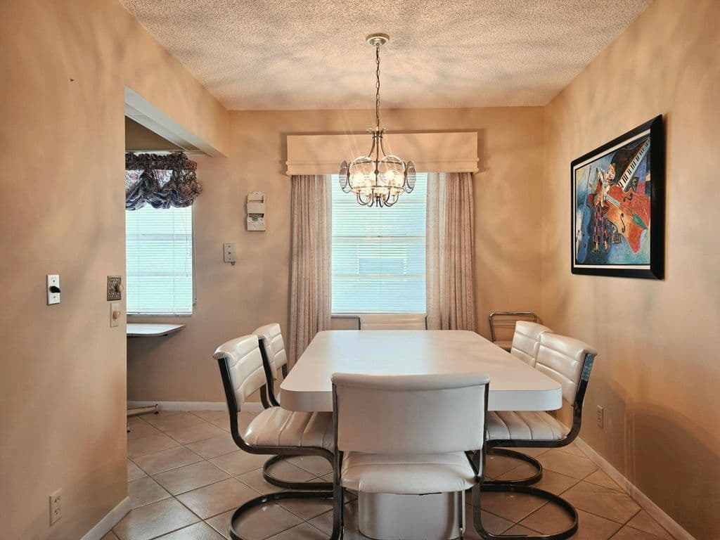 2-bedroom Condo — 719 Flanders Drive #O