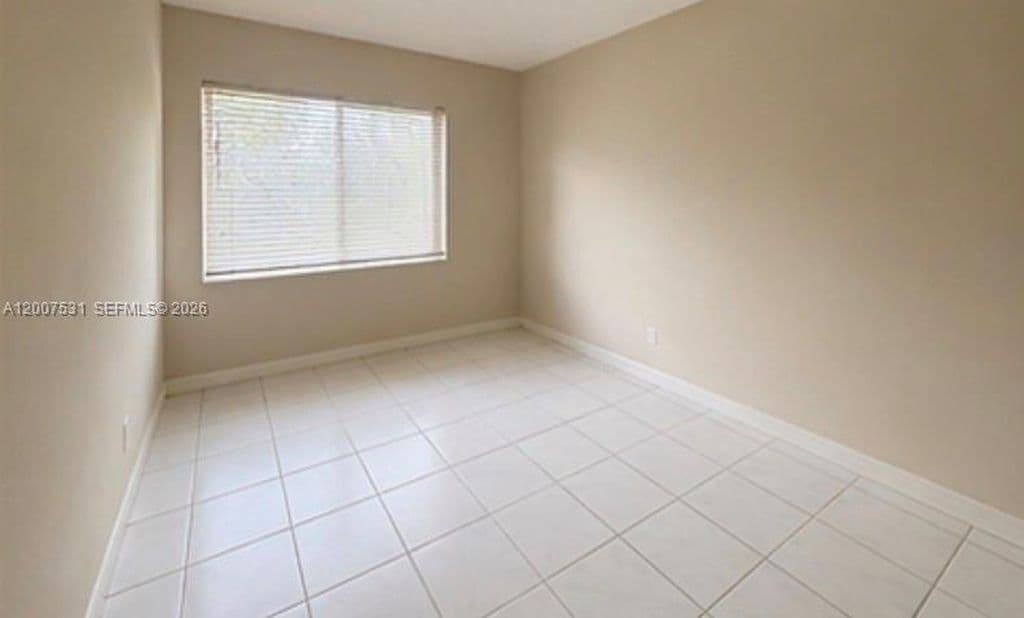 2+1 Condo — 900 SW 12th St APT 110