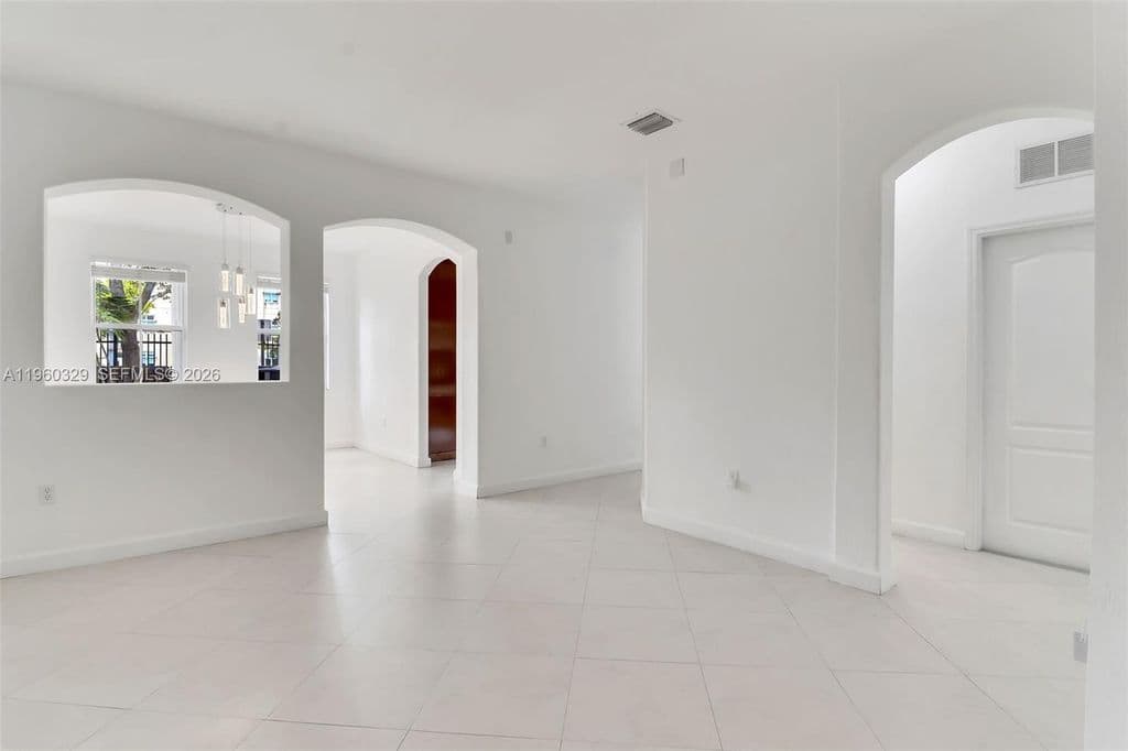 5+1 Müstakil ev — 11321 NW 84th St