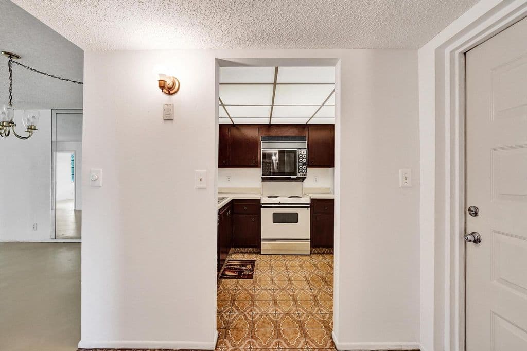 3+1 Condo — 1811 SABAL PALM Drive #203