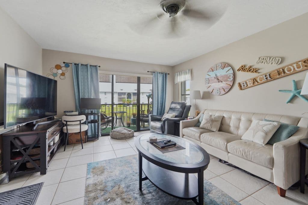 2-bedroom Condo — 1013 GREEN PINE Boulevard #C2