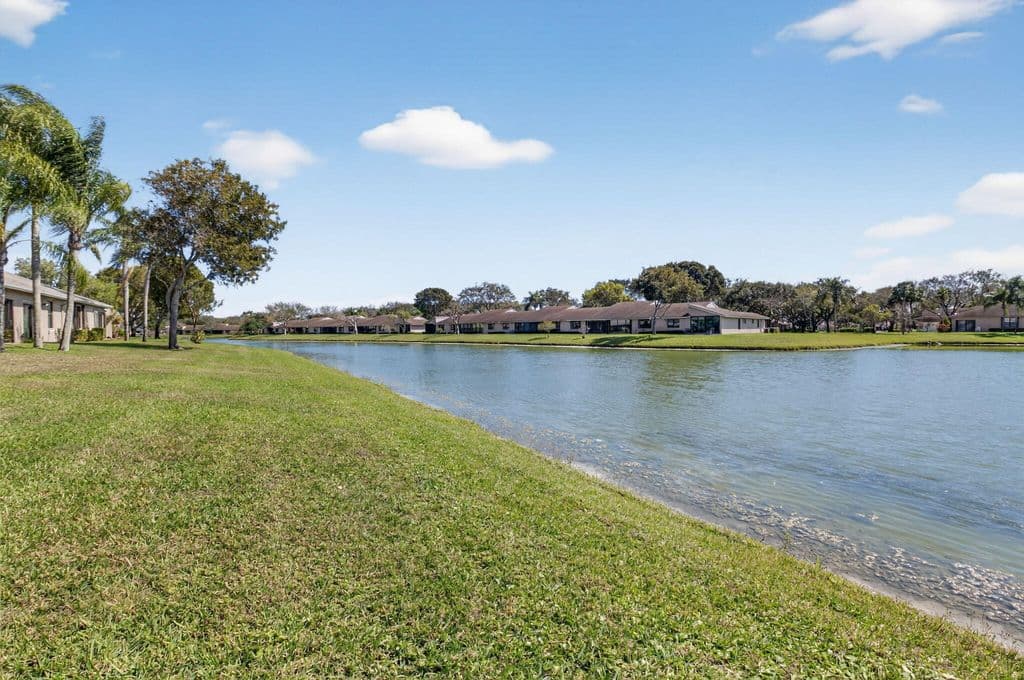 2+1 Condo — 8350 Springlake Drive
