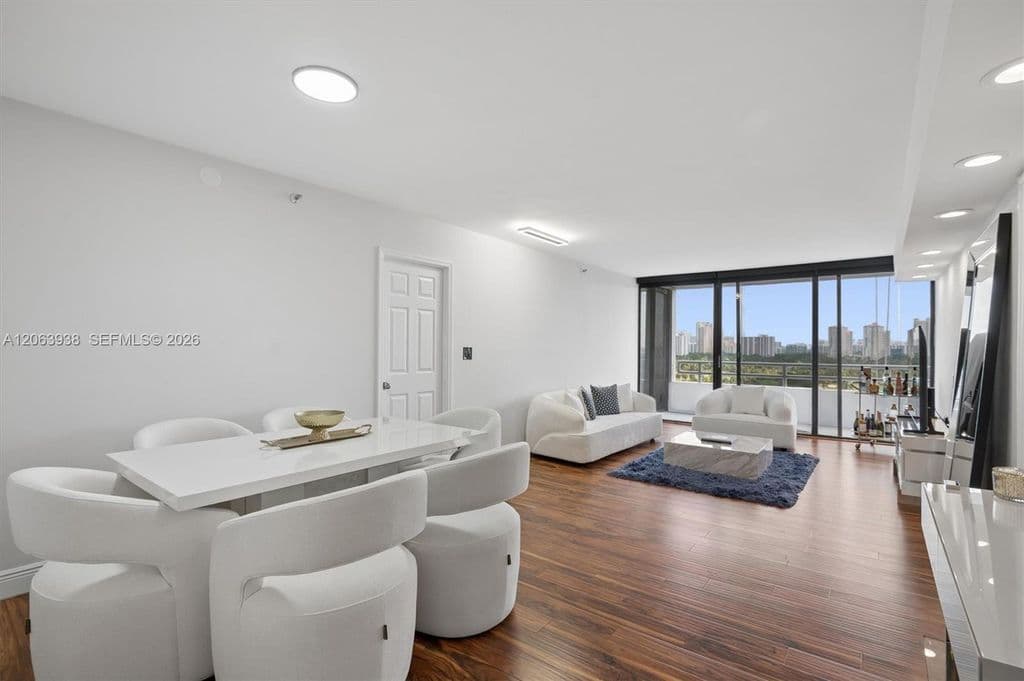 2-bedroom Condo — 20225 NE 34th Ct APT 1014
