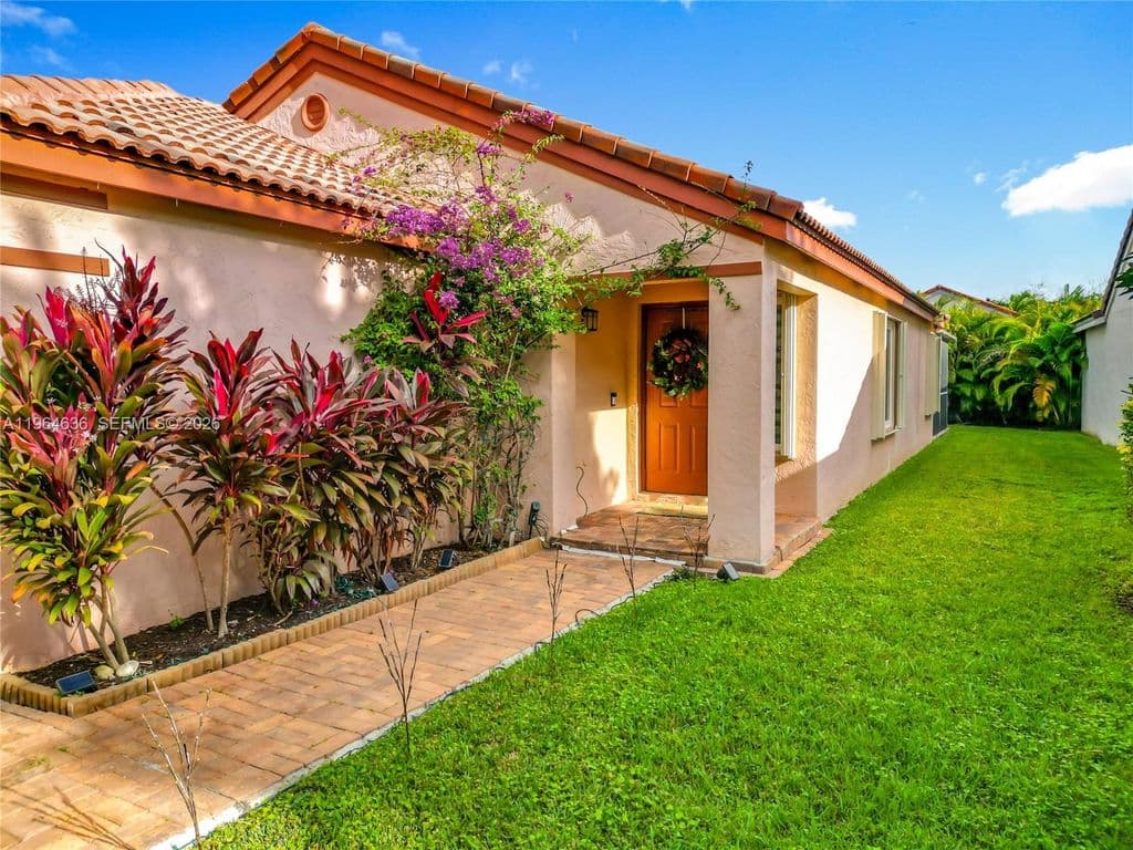 3-bedroom Single-Family Home — 1536 Presidio Dr